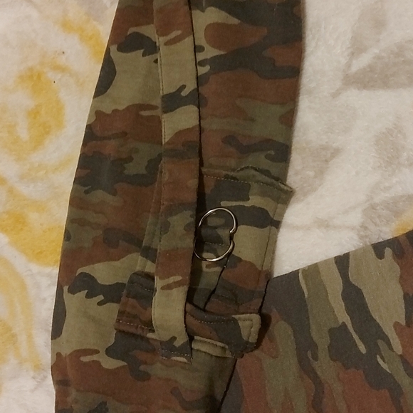 Camo, cropped crewneck, size L - Picture 2 of 2